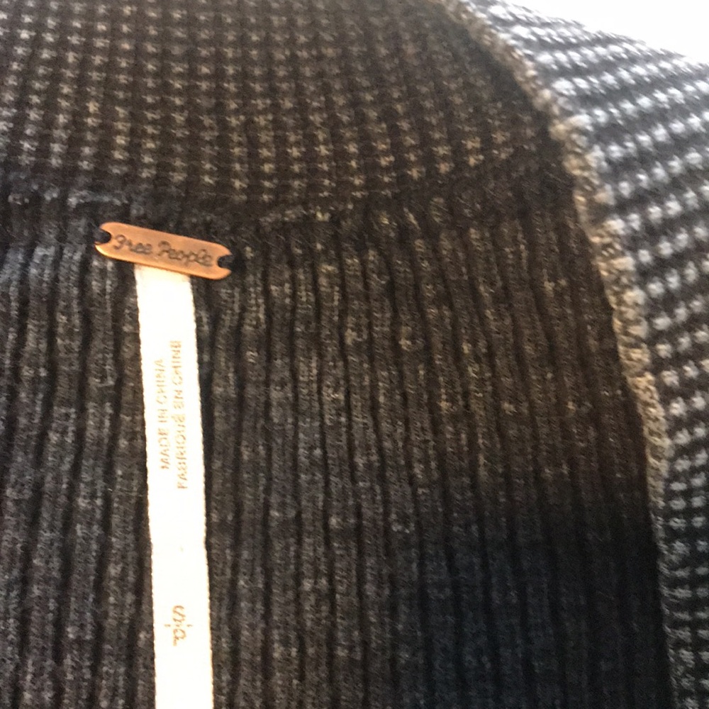 Tops - Picture 7 of 7